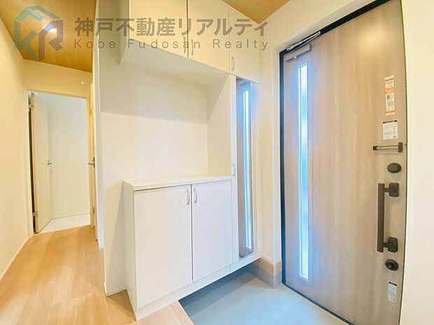 シューズボックス付で玄関もスッキリ収納できます。