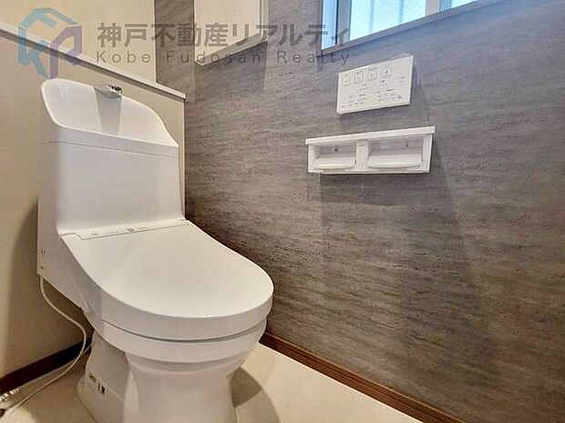 温水洗浄便座付き。洗浄だけでなく、感染症を防止して健康を守ります。