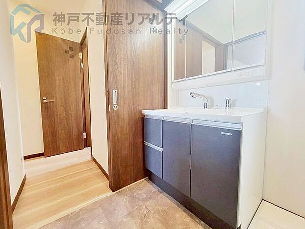 洗面所が独立なので、ご家族で利用する朝晩の時間帯にとても便利です。