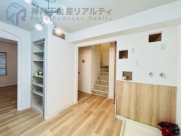 玄関にはシューズボックス♪玄関回りも片付けやすいので急な来客時も安心♪