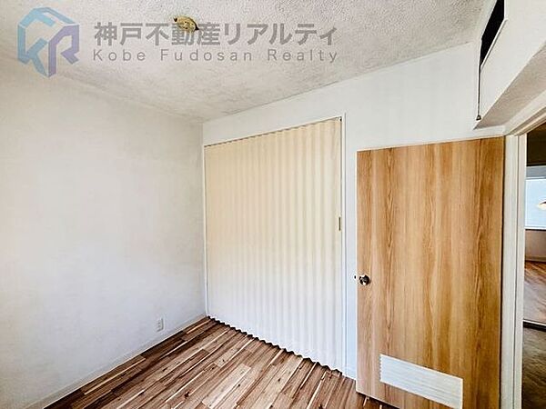 クローゼット付きの洋室です♪お洋服の収納もしやすいですね♪