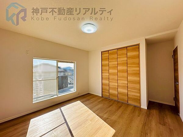 クローゼット付きだから、収納家具いらずでインテリアもすっきり♪