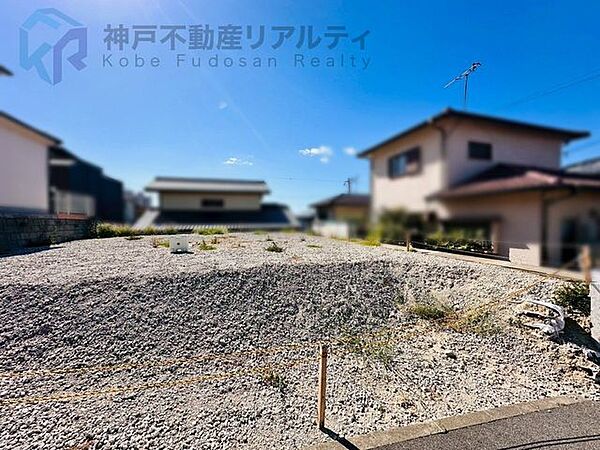青空が広がる閑静な1種低層のエリアです。