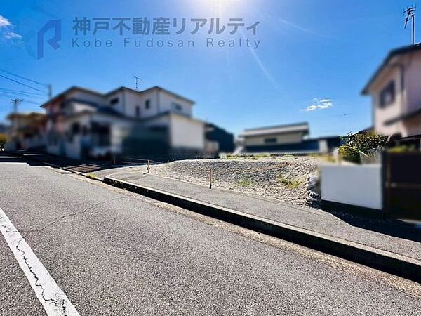 ・前面道路10ｍと広々しています♪コープ桃山台徒歩8分。580ｍ