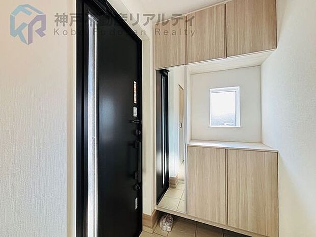 玄関収納も豊富です♪
