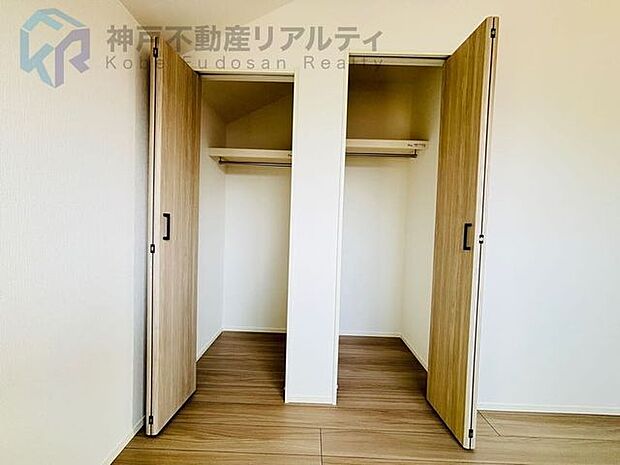 各居室に収納スペースあり♪