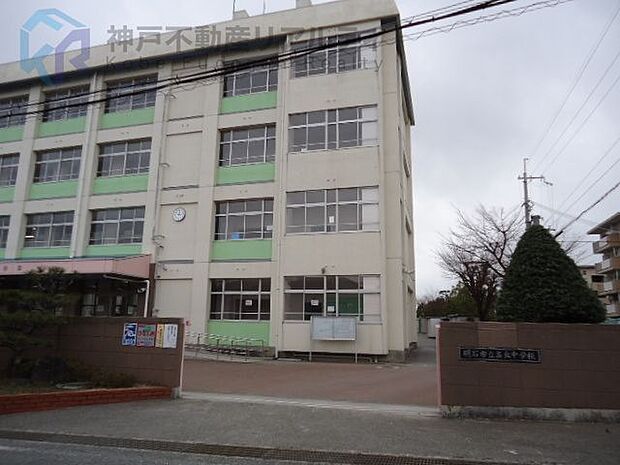 明石市立高丘中学校 徒歩23分。 1820m