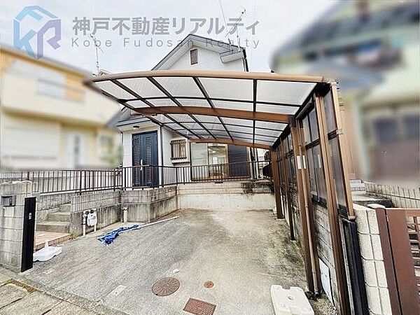 ●カーポート付き♪前面道路広々約7.9ｍ