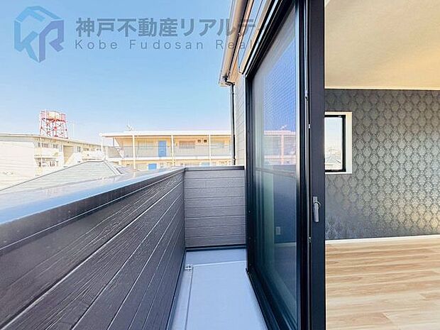 両面バルコニーで採光性が高く、陽当たりも良好です。