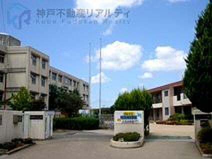 明石市立人丸小学校 徒歩10分。 750m