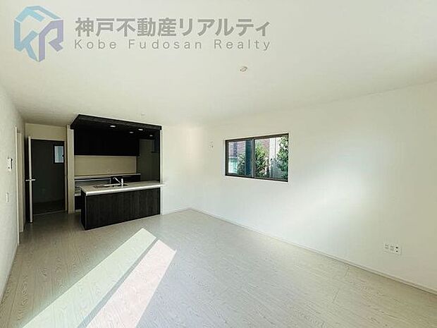 ■2階建4LDK新築戸建て♪角地につき採光良好♪