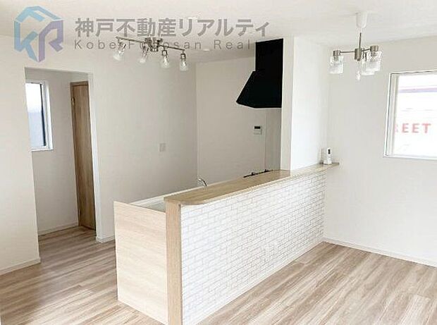 ◇対面キッチンで家族との会話を楽しみながら料理ができます♪