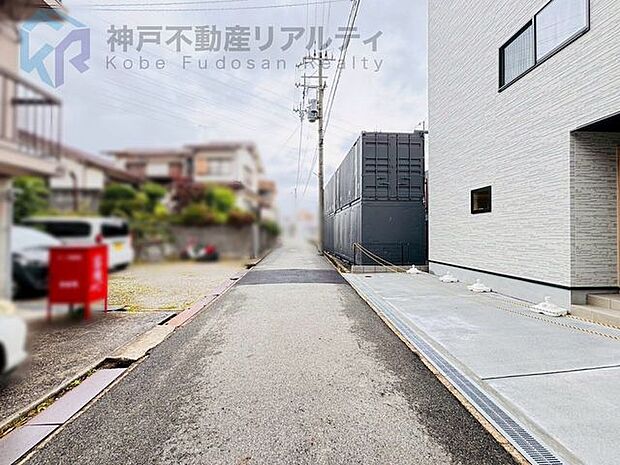 前面道路含む外観