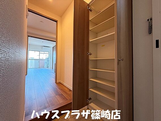 玄関にはシュー...