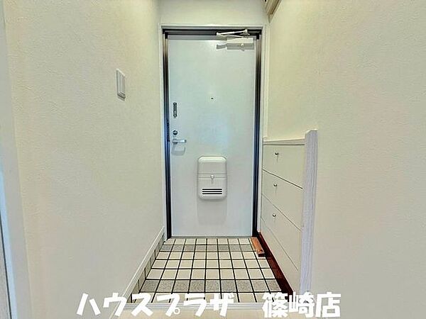 広々とした玄関の為、靴などを脱ぐ際も楽に脱げます。