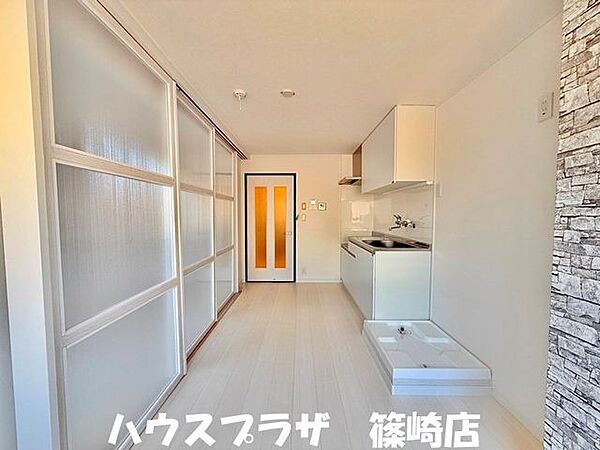 おしゃれな6.1帖のキッチンとなっております。