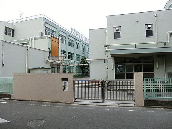 江戸川区立春江中学校 徒歩7分。 490m