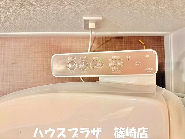 ウォシュレット機能付きのトイレとなっております。