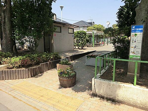 西瑞江三丁目第三児童遊園 徒歩2分。 150m