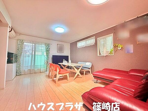 ソファー等も置いても余裕のある広さとなっております。
