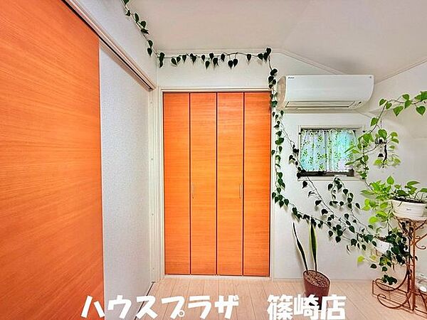 各お部屋に収納を完備しております。