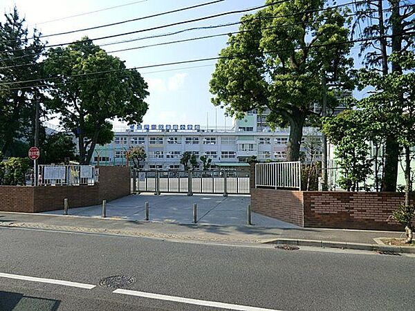 江戸川区立篠崎小学校 徒歩9分。 650m
