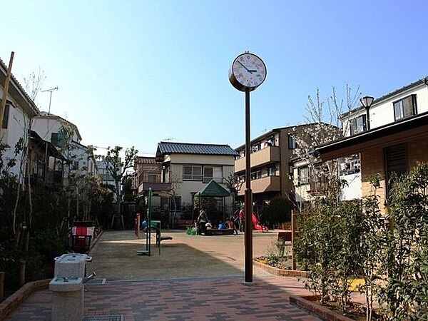 下篠崎ふれあい公園 徒歩3分。 210m