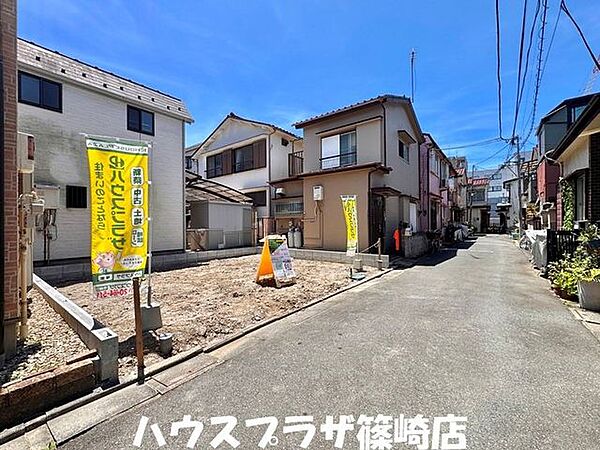 前面道路は4メートルございますので駐車をゆとりを持って行えます！R8.7月撮影
