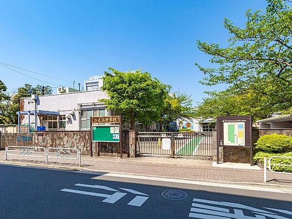 江戸川区立二之江中学校 徒歩9分。 660m