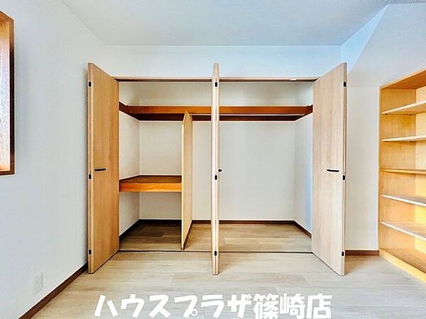 ゴルフバッグやベビーカーなど入りそうな7.25帖の洋室のクローゼットです！