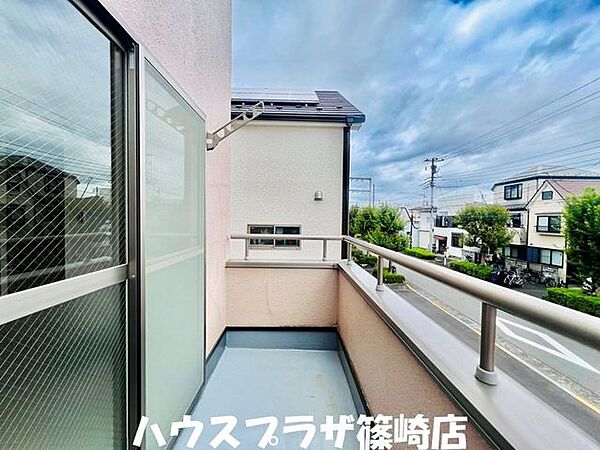 幅があるバルコニーなのでお洗濯物も干しやすいです！