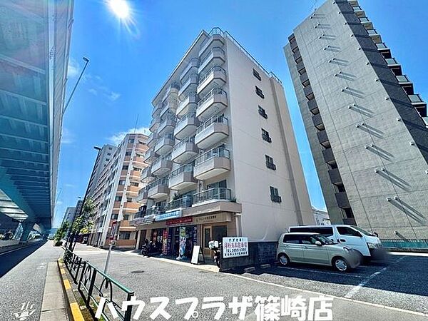 6帖の洋室があるのでダブルベットも余裕で入りそうですね！ R8.8月撮影