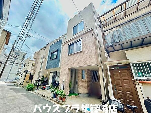 限られた敷地を活かした洗練の住まい。　R8年9月撮影