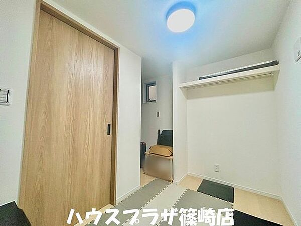【1階洋室】シングルサイズのベットも置けます。