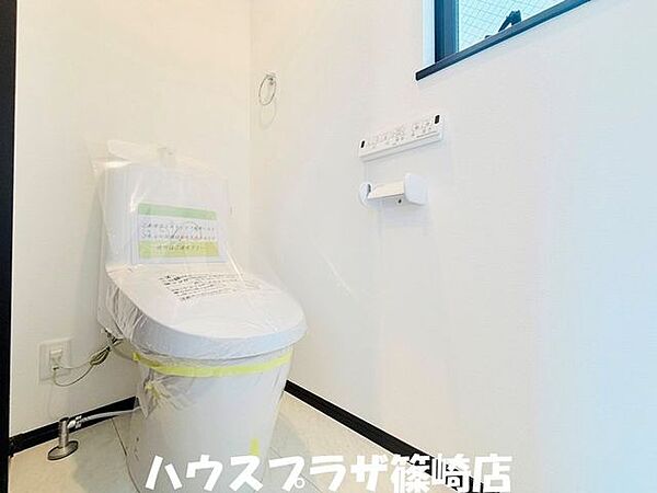 キッチン横にトイレがございます！
