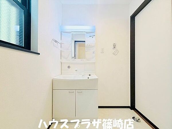 朝の準備も気持ちよくできそうな洗面室です！