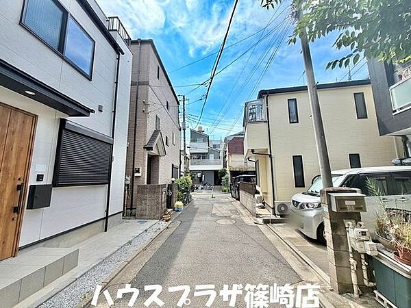 前面道路は行き止まりになるので車の通りも少なく安心です！ R8.8月撮影