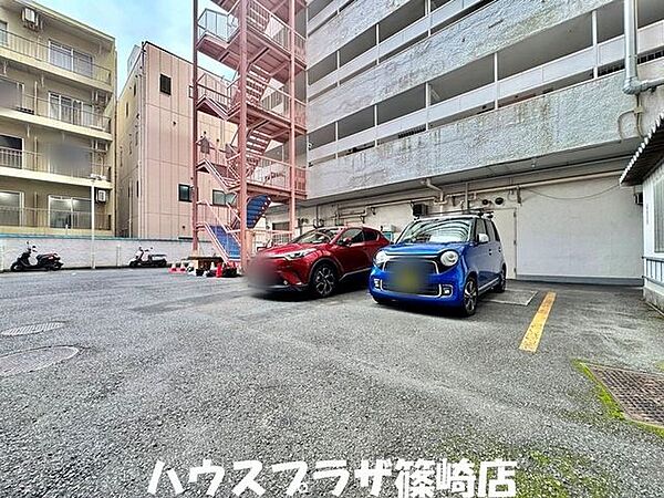 駐車場が敷地内にあるので安心ですね。