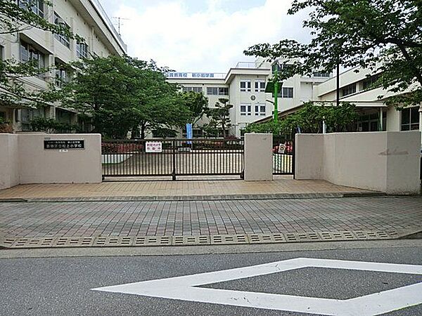葛飾区立松上小学校 徒歩7分。 520m