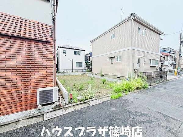 周辺は閑静な住宅街なので暮らしやすい立地です！ R8.8月撮影