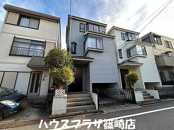 周辺は閑静な住宅街なので暮らしやすい立地です！ R8.9月撮影