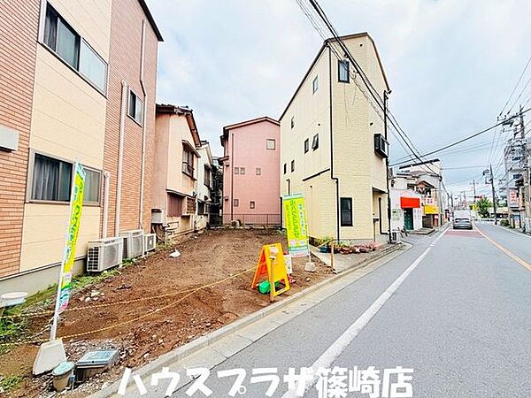 前面道路もスペースが広い為、お車も入りやすいですね！R8.9月撮影
