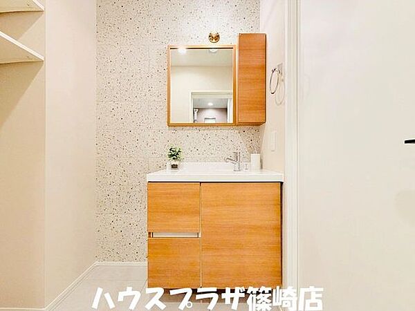お洒落で収納豊富な浴室洗面化粧台