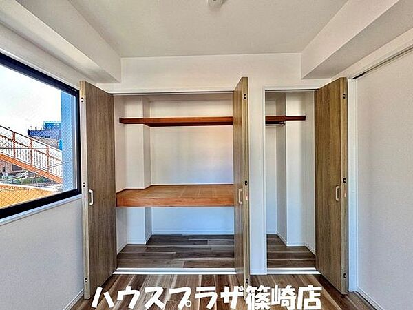 2階6帖の洋室の収納です。