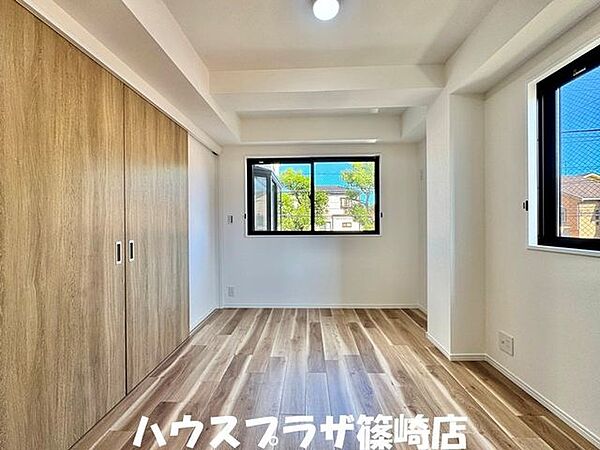 2階6帖の洋室です。