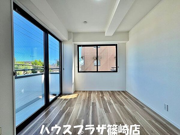 3階6.5帖の洋室です。