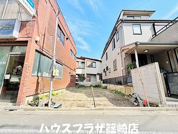 周辺は低層階の住宅街が多いので落ち着いた環境です！ R8.10月撮影