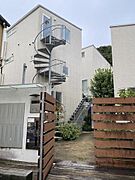 沼袋駅より徒歩6分 築13年1ヶ月 3階建の賃貸物件