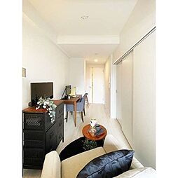 コンフォリア東新宿 713 7階1DKのリビング/ダイニング