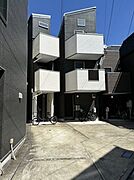 駒場東大前駅より徒歩4分 築9年10ヶ月 3階建の賃貸物件